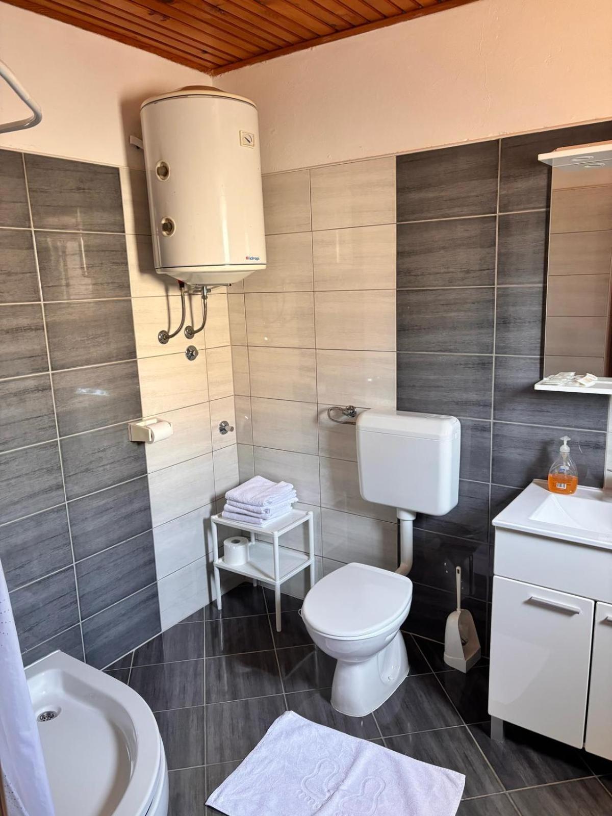Ruza I Natalija Apartment Karlobag Ngoại thất bức ảnh