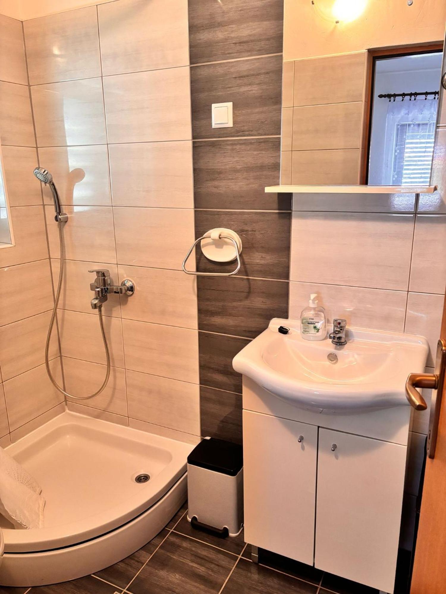 Ruza I Natalija Apartment Karlobag Phòng bức ảnh